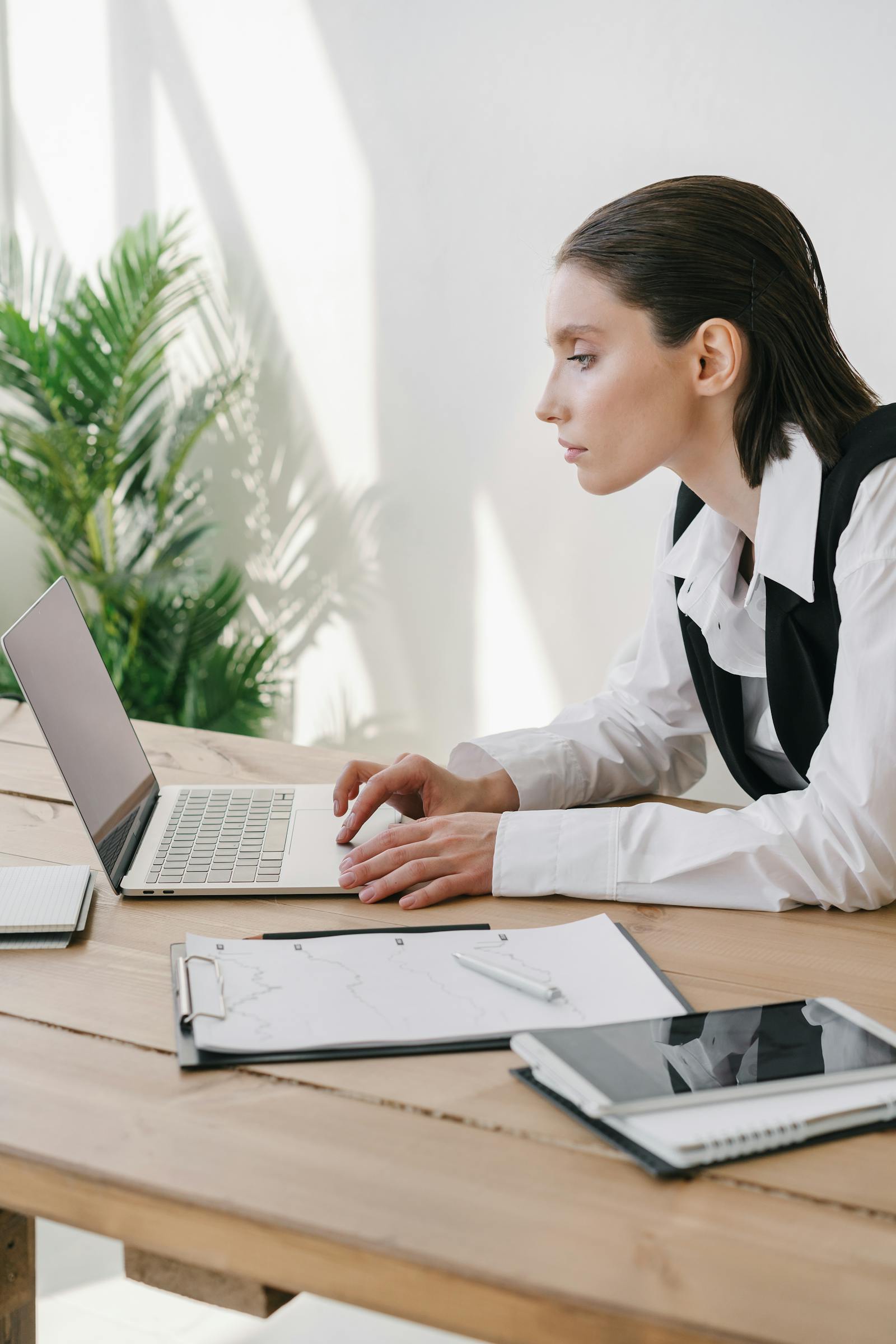 Deep Work at Home: How to Build Unbreakable Focus as a Remote Worker Focused home office workspace